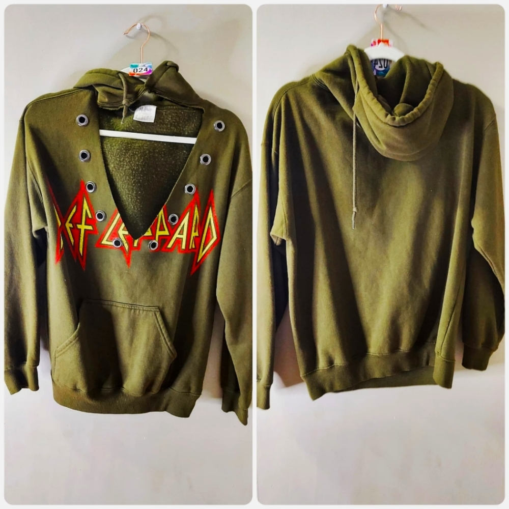 Def Leopard pullover